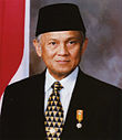 https://upload.wikimedia.org/wikipedia/commons/thumb/f/f1/Bacharuddin_Jusuf_Habibie_official_portrait.jpg/110px-Bacharuddin_Jusuf_Habibie_official_portrait.jpg